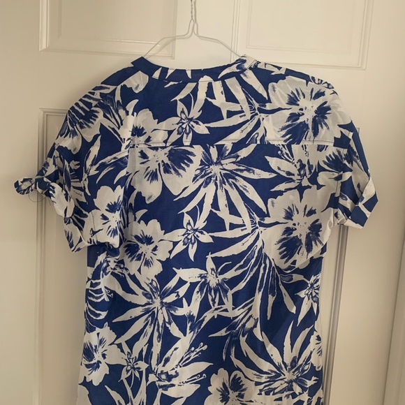 Contemporary Blue Floral Blouse - Picture 2 of 3